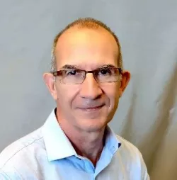 headshot of Vicente Talanquer