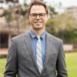 Thom Bussey Headshot