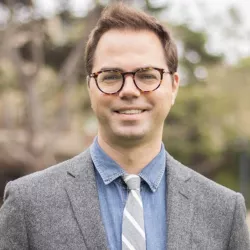 Headshot of Thomas Bussey